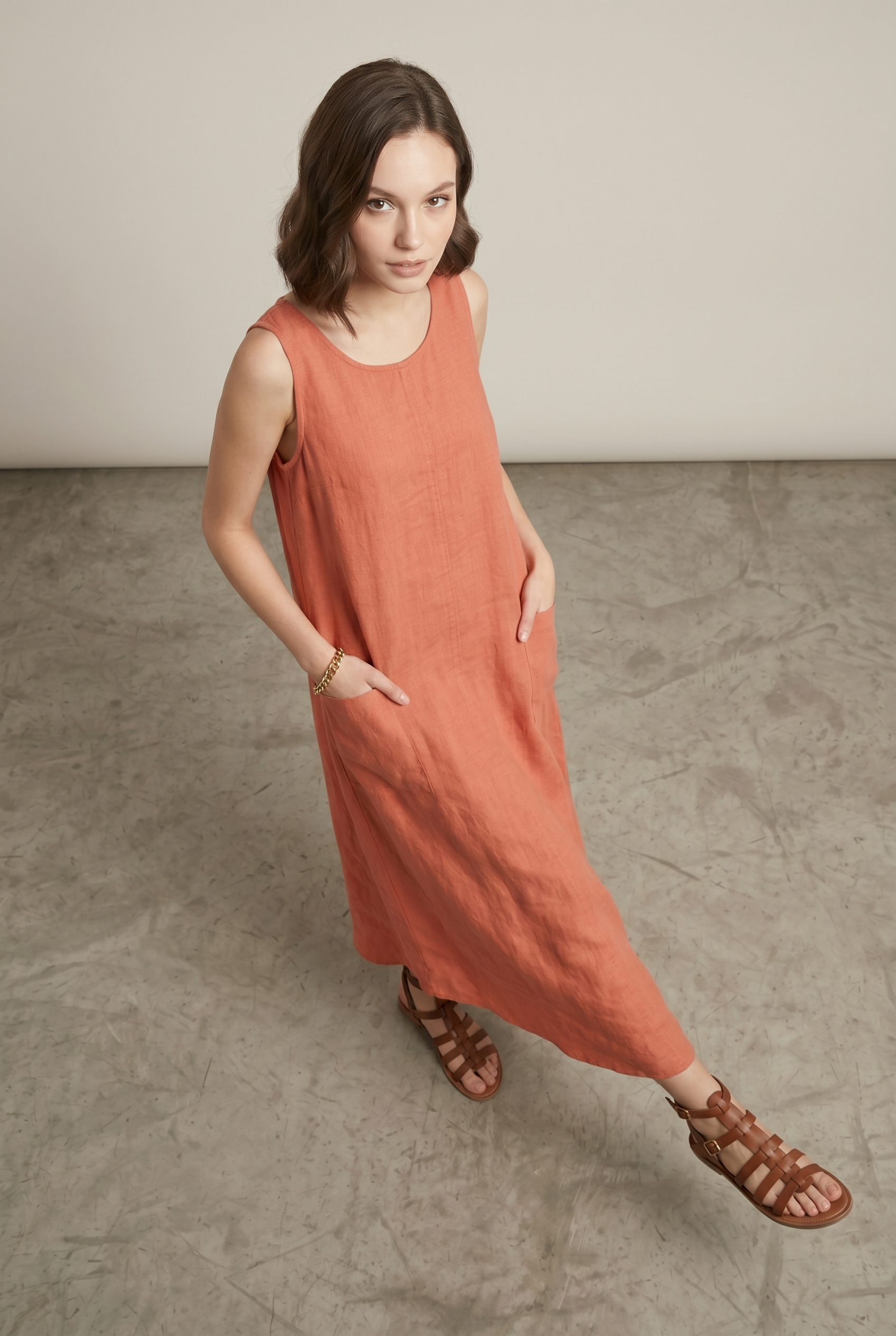 Abito Maxi Corallo con Tasche e Linea Fluida
