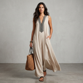 Tuta Lunga Beige con Scollo Ricamato a Contrasto