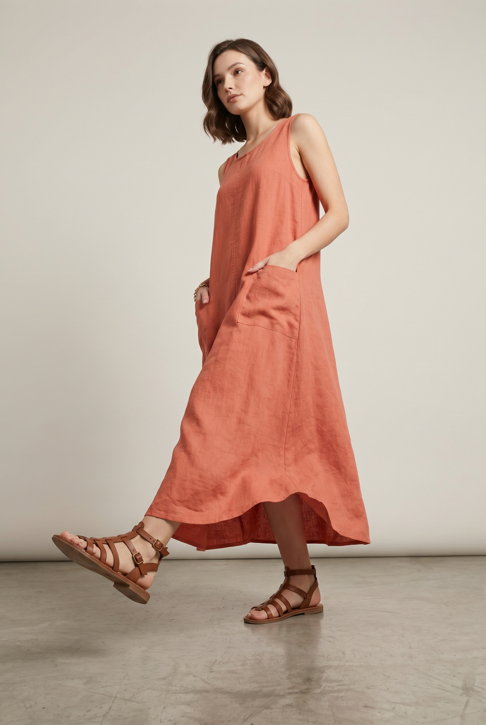 Abito Maxi Corallo con Tasche e Linea Fluida
